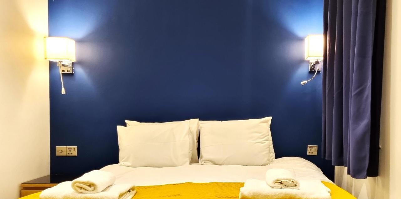 Spacious 6 Bedroom House, 4 Bathrooms, Central, 2 Parking Spaces Σουίντον Εξωτερικό φωτογραφία