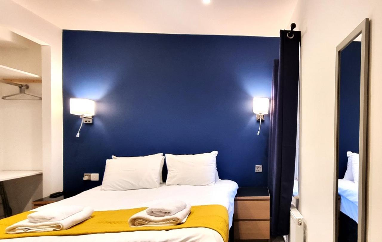 Spacious 6 Bedroom House, 4 Bathrooms, Central, 2 Parking Spaces Σουίντον Εξωτερικό φωτογραφία